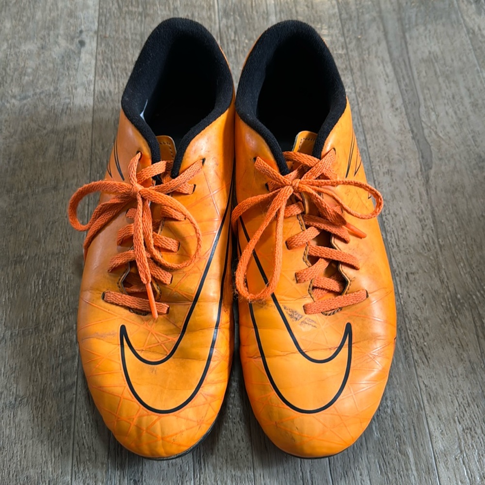 Nike  Hypervenom Soccer Cleats! US size 5.5!